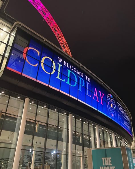 Coldplay Wembley, Everyone Is An Alien Somewhere, Coldplay Concert Tickets, Coldplay Concert Outfit, Coldplay Tour, Cold Play, 7 Wonders Of The World, Coldplay Concert, Sky Diving