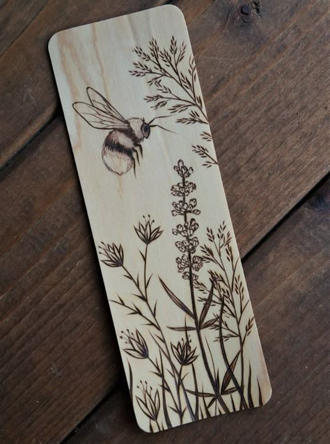 Bee Bookmark, Wooden Bee, Beginner Wood Burning, Wood Burning Tips, Wooden Bookmarks, Wood Burning Patterns Stencil, Wood Burning Techniques, Driftwood Art Diy, Wood Burn Designs