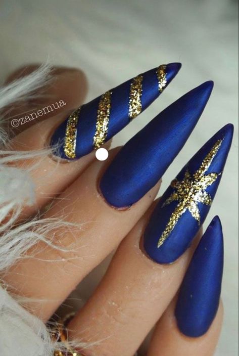 Blue Gold Christmas Nails, Blue And Gold Christmas Nails, Blue And Gold Winter Nails, Dark Blue And Gold Nails, Dark Blue Christmas Nails, Shimmery Nails, Winter Nails Designs, Blue Christmas Nails, Nail Art Noel