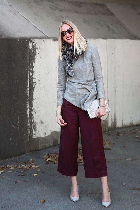 Fall color palette - love those burgundy culottes! Culottes Outfit Casual, Elephant Jeans, How To Wear Culottes, Culottes Outfit, Maroon Outfit, Culottes Pants, 70s Outfits, Stylish Clothes For Women, Street Style Chic