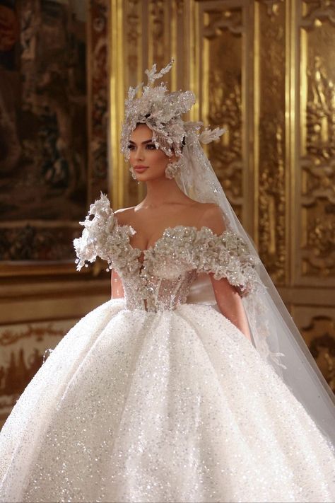 Efik Bride, Milan Fashion Week 2023, Frida Xhoi Xhei, Lace Princess Wedding Dresses, Fashion Week 2023, Plus Wedding Dresses, Wedding Hall Decorations, Sparkle Wedding Dress, Fancy Wedding Dresses