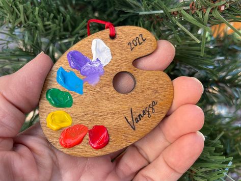 Artist Christmas, Art Teacher Gifts, Teacher Ornaments, Artist Palette, Painted Ornaments, Artist Gifts, Gift Art, Hand Painted Ornaments, Paint Palette