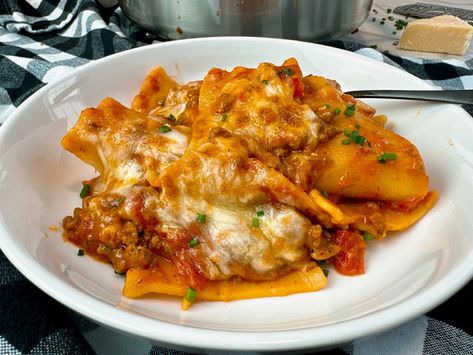 Skillet Lasagna, Pork Soup, Lasagna Noodles, Vegetarian Desserts, One Skillet Meals, Celebrity Chef, No Noodle Lasagna, Skillet Meals, Lasagna Recipe