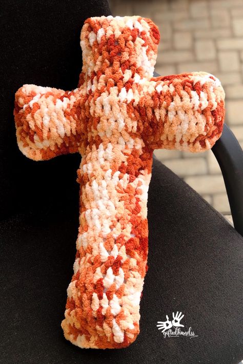 Jesus Lives!❤️😃��✨ Handmade Crochet Cross Pillow  #Jesus #easter #luxurypillows #crochet #handmade #yarns #crochetaddict #cross #christian #resurrectionsunday #helives #victory Christian Crochet Projects, Christian Crochet Ideas, Christian Crochet Patterns, Crochet Christian Gifts, Cross Cross Crochet, Crochet Christian, Crochet Cross Pillow, Crochet Jesus, Christian Crochet