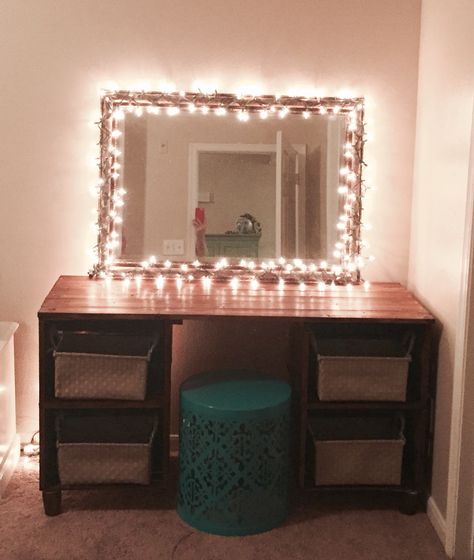 Bedroom Makeup Station, Wooden Crates Desk, Crate Desk, Small Room Makeover, Desk With Mirror, Goth Bedroom, Deep Cleaning Checklist, Diy Makeup Vanity, Crate Ideas