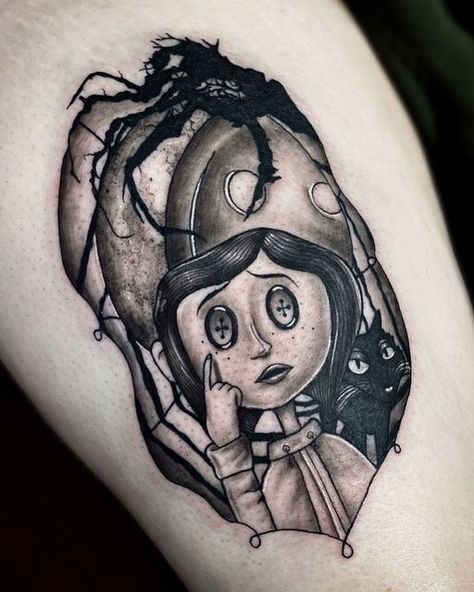 Coraline Tattoo Outline, Coraline Door Tattoo, Coraline Button Eyes Tattoo, Caroline Tattoo Tim Burton, Coraline Tattoo Design, Coraline And Wybie Tattoo, Coraline Button Tattoo, Coraline Sleeve Tattoo, Caroline Tattoo Ideas