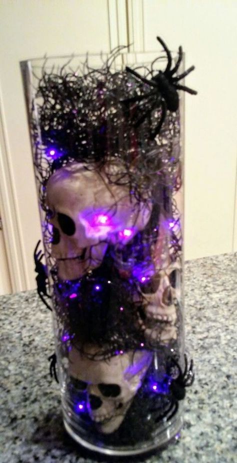 Indoor Vases, Halloween Centerpiece Ideas, Gothic Party, Halloween Office, Dollar Tree Halloween, Casa Halloween, Dollar Store Halloween, Creepy Halloween Decorations, Halloween Centerpiece