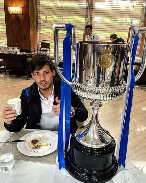 @433 on Instagram: “A champion’s breakfast 🏆 @david21lva” David Silva, Manchester City, Cristiano Ronaldo, Football Players, Ronaldo, Premier League, Instagram A, Manchester, Soccer