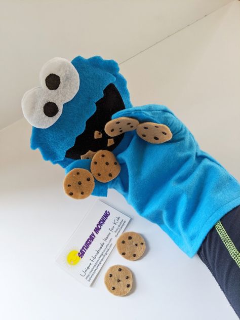 Handmade Puppets Ideas, Cookie Monster Puppet, Sesame Street Puppets, Handmade Puppet, Finger Puppet Patterns, Monster Hands, Puppets For Kids, Puppet Patterns, Sesame Street Birthday Party