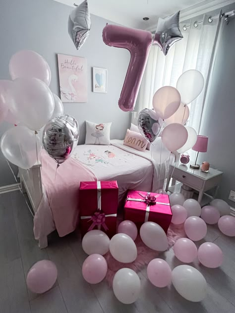 7th Birthday Girl Ideas, Girls 7th Birthday, Birthday Room Surprise, Baby Birthday Photoshoot, Birthday Decorations At Home, Birthday Table Decorations, Second Birthday Ideas, Birthday Traditions, Toddler Birthday Party