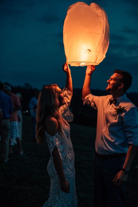 Lantern Festival Photography, Couple Lantern Photos, Sky Lanterns Photography, Lanterns Photography, Festive Photography, Lantern Fest, Lantern Photography, Sky Lantern, Flying Lantern