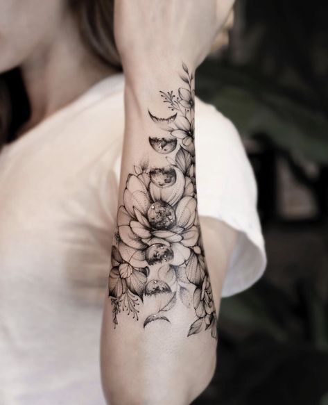 Moon Phases Spine Tattoos For Women, Flower Tattoos Unique, Unique Half Sleeve Tattoos, Quarter Sleeve Tattoos, Moon Phases Tattoo, Tattoos Infinity, Universe Tattoo, Tattoos Mandala, Moon Tattoo Designs