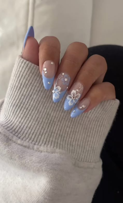 Girly Acrylic Nails, Summery Nails, Short Acrylic Nails Designs, Beach Nails, Minimalist Nails, Pretty Acrylic Nails, Short Acrylic Nails, Flower Nails, Cute Acrylic Nails