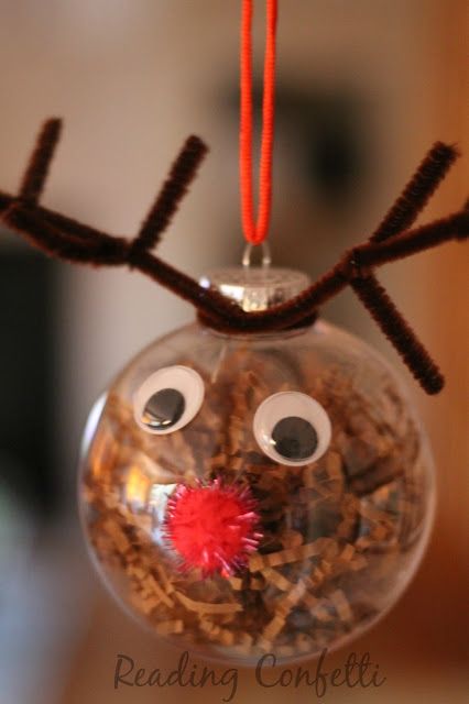 Cute and easy reindeer ornaments for kids to make this Christmas. Reindeer Craft, Kids Christmas Party, Reindeer Ornaments, Christmas School, Navidad Diy, Preschool Christmas, Easy Christmas Crafts, Crafts For Kids To Make, Christmas Ornaments Homemade