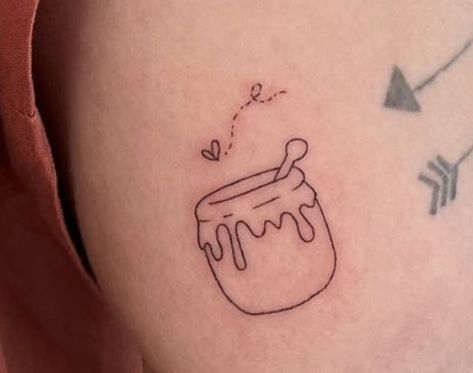 Small Vintage Tattoo Ideas, Tiny Honey Pot Tattoo, Small Honey Tattoo, Honeypot Tattoo Simple, Hunny Pot Winnie The Pooh Tattoo, Honey Fine Line Tattoo, Honey Bun Tattoo, Honey Pot And Bee Tattoo, Bread And Butter Tattoo