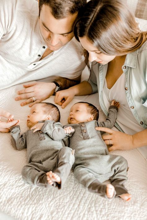 Family Photoshoot With Newborn Twins, Lifestyle Twin Newborn Session, Newborn Twin Photography At Home, Lifestyle Newborn Photography Twins, Twins Lifestyle Photography, Twins Picture Ideas, Twin Lifestyle Newborn Photography, Twin Baby Photoshoot, Twin Newborn Photoshoot