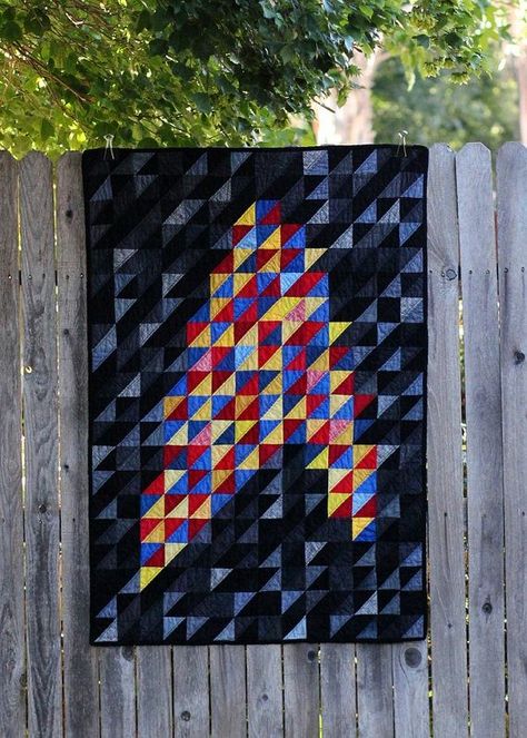 Star Trek Crafts, Star Trek Quilt, Star Trek Decor, Crochet Totoro, Star Trek Theme, Space Quilt, Star Trek Merchandise, Star Trek 1, Fiber Crafts