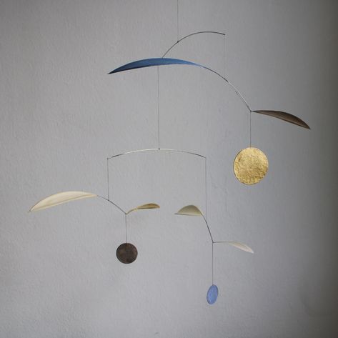 Circle Mobile, Mid Century Sculpture, Paper Mobile, Paper Party Decorations, Bird Mobile, Star Mobile, Modern Mobile, Interior Minimalista, Mobile Art