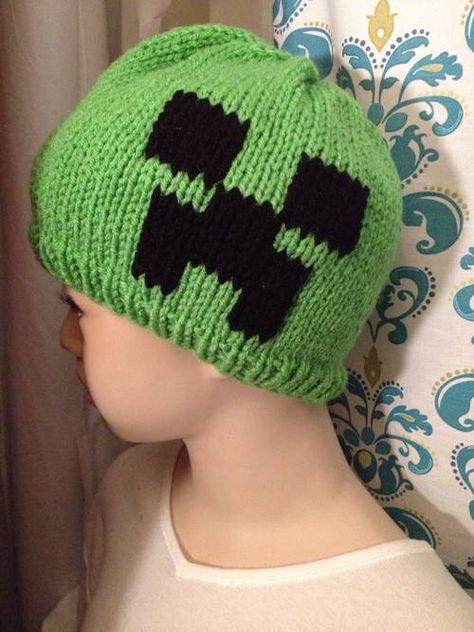 Craftster Photo Hosting - 321854_19Oct13_image - Powered by PhotoPost Minecraft Knitting, Minecraft Crochet, Minecraft Halloween, Crochet Christmas Hats, Beanie Hat Pattern, Crochet Snowman, Yarn Hats, Crochet Knit Hat, Crochet Beanie Pattern