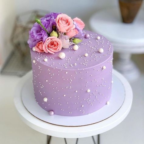 Purple Birthday Cake For Women Elegant, Pretty Cakes For Women Birthdays Simple, Purple Birthday Cake For Women, Cake Ideas Vintage, Shopping Cake, Birthday Cake For Women Simple, Pretty Cake Ideas, Twin Birthday Cakes, Purple Cakes Birthday