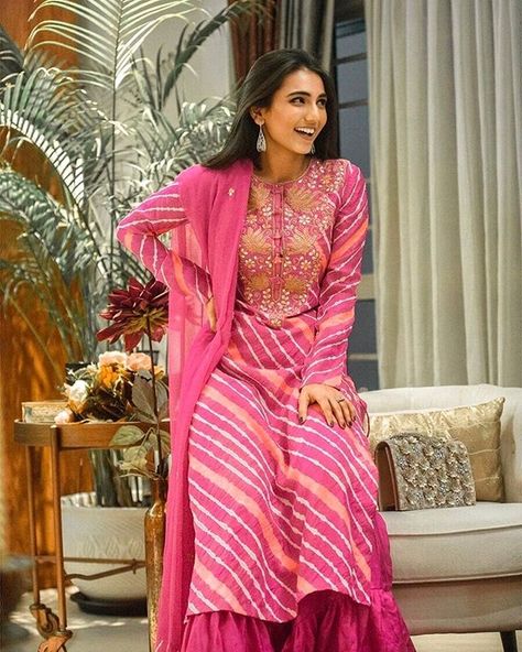 We ain't getting over sharara's anytime soon! 😉💕 . Check out these amazing sharara's we spotted on fashion bloggers! . P.C @missstylefiesta @payalia @aashnashroff @rasnabhasin @houseofmisu @shereenlovebug #indianwedding #indianbride #zowed #prettybride #beautifulbride #brideessentials #allthingsbridal #bridegoals #bridaltrousseau #bridebook #bridaldiaries #makeupartist #makeup #indowestern #hairandmakeup #jewellery #indianweddingblog #lehenga #kurtasharara #shararapants #drapedskirt #sharara Lehariya Kurti Designs, Masoom Minawala, Bandhani Dress, Indian Designer Suits, Salwar Designs, Vogue Wedding, Long Kurti Designs, Cotton Kurti Designs, Dress Indian Style