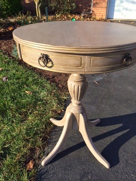 Before and After Drum Table using Amy Howard Kembel chalk paint. Painted Drum Table, Drum Table Makeover, Bleached Furniture, Redo Dresser, Drum Tables, Refurbished Items, Upcycled Furniture Before And After, Muebles Shabby Chic, Painting Table