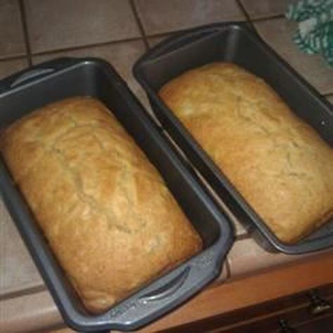 Whole Wheat Zucchini Bread, Pear Recipes Easy, Pear Dessert Recipes, Pear Bread, Ginger Pear, Pear Sauce, Pear Dessert, Muffin Bread, Fruit Bread