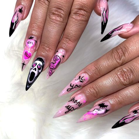 𝑀𝑒𝓁𝒾𝓈𝓈𝒶 💋 on Instagram: “Scream nails for @_nailssbycrys_ ! 💕 🕷 @screammovies • @nailz_by_dev Hella Cute Liner brush and Level Up Liner white and Baddest Black…” Girly Scream Nails, Nail Ideas Scream, Scream Nail Tutorial, Halloween Nails Ghostface Pink, Scream Nail Art Pink, Rich Nails, Scream Nails, Horror Nails, Wow Wow Wow