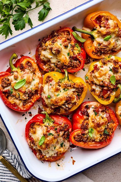 Stuffed Bell Peppers Ground Beef, Two Peas And Their Pod, Stuffed Peppers Beef, Ground Beef Rice, Stuffed Peppers Healthy, Beef Rice, Bell Pepper Recipes, Sweet Bell Peppers, Dinner Entrees