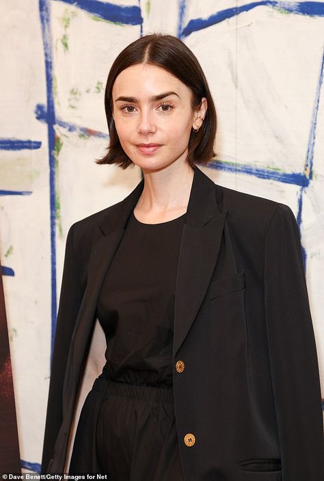 Lilly Collins Hair Bob, Lily Collins Hair Short, Lily Collins Bob, Lily Collins Short Hair, Lily Collins Hair, Posing For Photos, Simone Ashley, Soho Hotel, Lucy Boynton