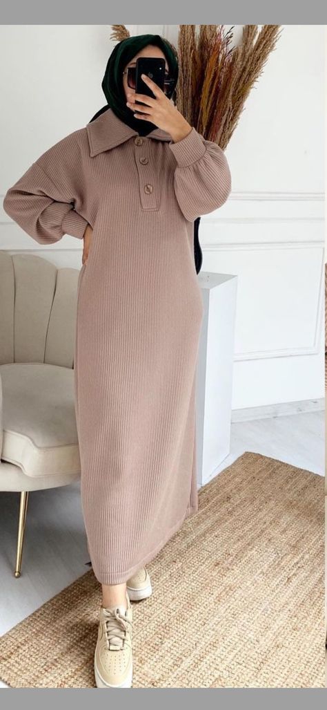 Winter Hijab Outfits Dresses, Hijab Winter Dress, Fall Winter Outfits Over 50, Winter Abaya Outfits, Dress For Winter, Estilo Hijab, Hijab Style Tutorial, Blouse Casual Fashion, Modest Fashion Hijab