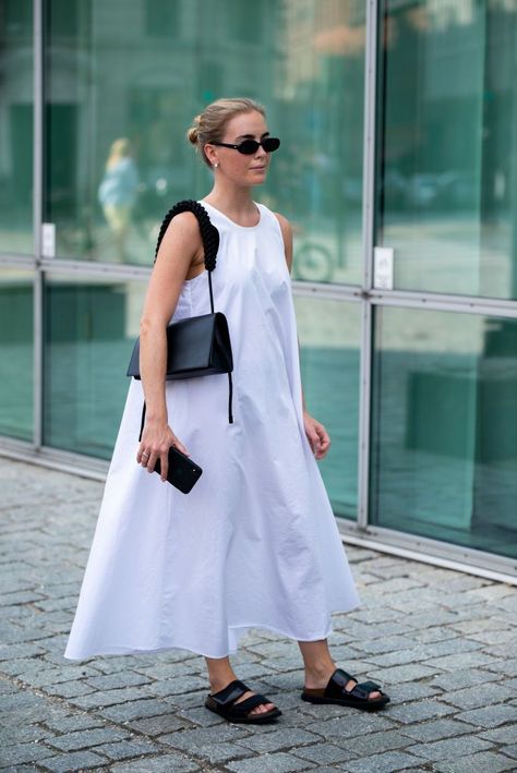 71a58e8cb75904f24cde464161c3e766desc50997374ri Minimalist Summer Dress Outfit, Copenhagen Street Style, Minimalist Summer, Copenhagen Fashion, Copenhagen Style, Copenhagen Fashion Week, Street Style Summer, Spring Street Style, Maxi Dress Cotton