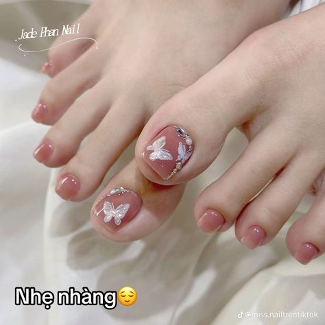 Foot Nails Design 2024, Nail Foot Design, Nails Foot Design, Foot Nail Designs, Foot Nail Art Design, Foot Nails Design, Nail Chan, Foot Nail Art, Gold Sparkle Nails