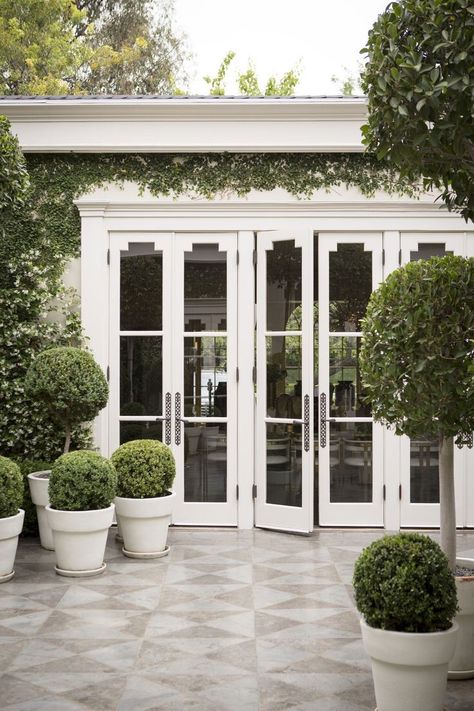 love these doors Landscape Designs, White Planters, Casa Exterior, Doors And Windows, Tropical Landscaping, French Door, Cool Ideas, Style At Home, Outdoor Rooms