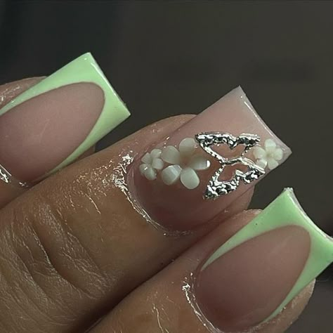 Light Green Nails Black Women, Mint Green Nails Short Design, Sage Green Short Square Nails, Birthday Nails Sage Green, Sage Green Acrylic Nails Short, Light Green Quince Nails, Princess Tiana Nails Short, Mint Green Short Nails, Green Nail Ideas Acrylic