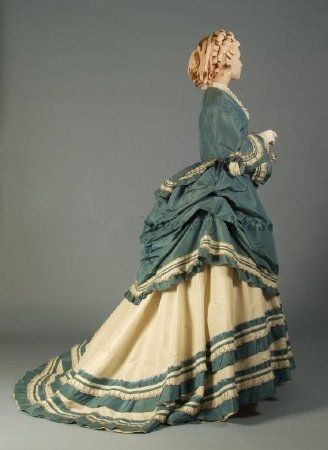 Dress 1870, American, Made of silk taffeta Historical Gowns, 1870s Fashion, 1800s Fashion, Victorian Costume, 19th Century Fashion, History Fashion, Old Dresses, Victorian Clothing, Antique Dress