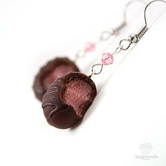 these are made out of clay?? Sparkly Birthday, Kei Jewelry, Kawaii Necklace, Polymer Clay Miniature, Earrings Kawaii, Cherry Chocolate, Tiny Hands, Chocolate Truffle, Food Earrings