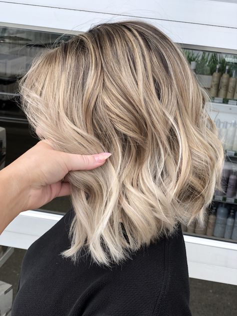 Bleach Blonde Balayage Short Hair, Dark Blonde Bob Balayage, Blond Bob With Lowlights, Half Head Highlights Blonde Short Hair, Carmel Blonde Short Hair, Blonde Brown Balayage Short Hair, Blonde Short Hair With Highlights, Brown To Blonde Hair Short, Balayage Hair Bob Short