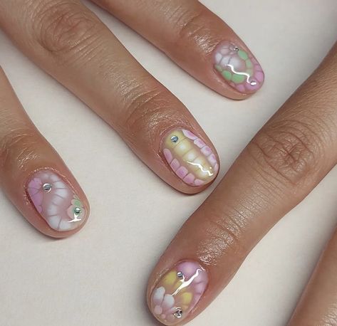 Short Nails Blooming Gel, Funky Natural Nails, Blooming Gel Nail Art Short Nails, Short Blooming Gel Nails, Peggy Gou Nails, Blooming Gel Nail Art Designs, Short Funky Nail Designs, Short Maximalist Nails, Whimsical Nails