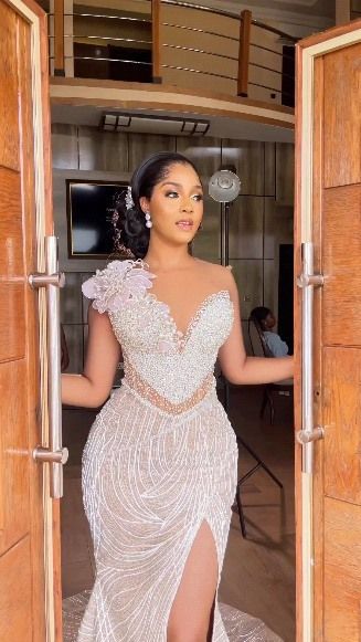 Reception dress ideas | Best video on the gram today 💥💥💥 Designer: @mademoiselle.nig Makeup: @emyztouch #secondress #afterpartydress #receptiondress | Instagram Reception Outfits For Bridesmaid, Second Dress For Bride Reception Nigeria, Bride Reception Dresses, Reception Outfits, Wedding Reception Dress, Reception Dress, Simple Trendy Outfits, Fashion Line, Classy Dress