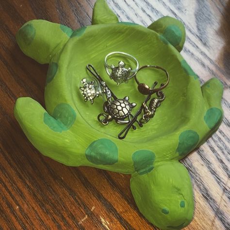 Turtle Jewelry Holder, Clay Crafts Turtle, Oven Bake Clay Jewelry Holder, Oven Clay Ideas, Hobby Lobby Craft Ideas, Plasticine Ideas, Polymer Clay Turtle, Clay Jewellery Holder, Hobby Lobby Crafts