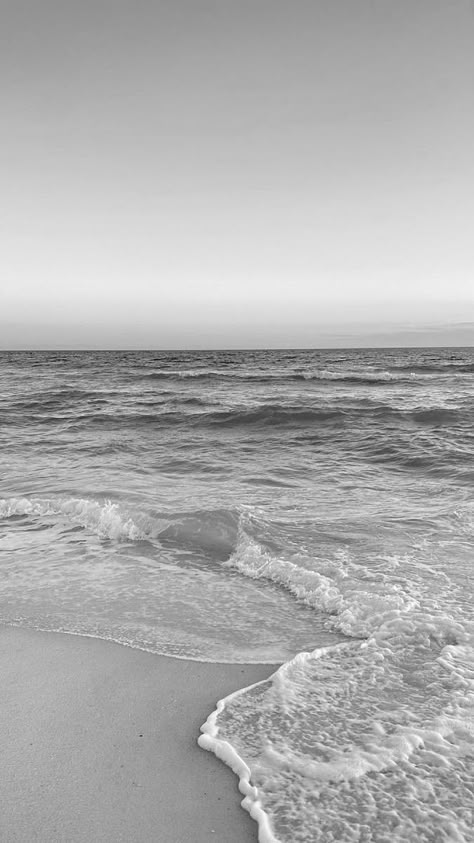 Dark Beach Wallpaper Iphone, Black And White Wave Wallpaper, Black And White Wallpaper Waves, Sea Wallpaper Black And White, Ocean Black And White Aesthetic, Vogue Wallpaper, Whatsapp Background, Vision Board Collage, Ocean Pictures