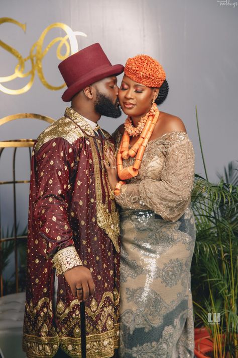 Ijaw Traditional Attire, Traditional Couple Poses, Marriage Poses, Edo Brides, Traditional Couple, African Head Dress, Nigeria Fashion, Shaved Hairstyles, Nigerian Dress