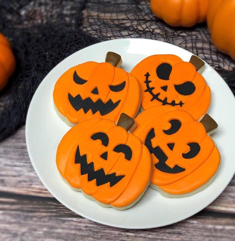 One dozen decorated Jack-o-lantern carved face pumpkin Halloween cookies. These adorable sugar cookies would make a great addition to any Halloween party or a sweet treat for your little trick or treaters! **ITEM/ORDER DETAILS: -This order contains 12 Jack-o-lantern carved pumpkin decorated sugar cookies (3 of each face) - designs as pictured unless otherwise stated. -Each cookie measures approximately 3 1/2 inches. -Each cookie is individually bagged in a clear heat sealed bag to maintain fresh Jack O Lantern Decorated Cookies, Cute Pumpkin Cookies Decorated, Pumpkin Cookie Designs, Easy Halloween Sugar Cookie Decorating, Sugar Cookie Designs Halloween, Jack O Lantern Sugar Cookies, Pumpkin Cookie Decorating Ideas, Jackolantern Cookie, Decorated Halloween Sugar Cookies