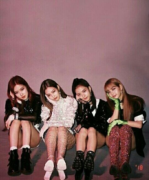 Blackpink 0t4, Blackpink Pasta, Korean Notes, Hwarang Taehyung, Blink Book, Black Pink Background, Group Pic, Jennie Lisa, Blackpink Photos