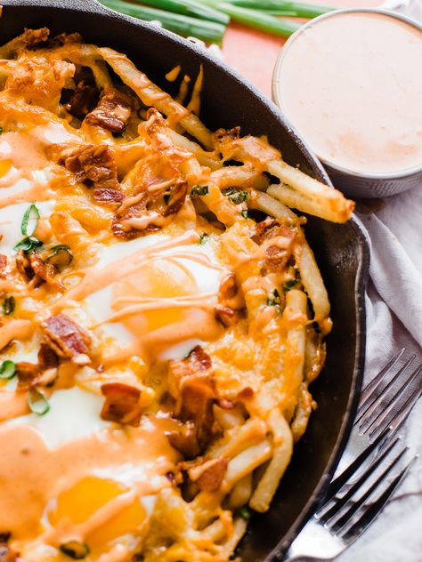 Loaded Breakfast Fries Loaded Breakfast Fries, Loaded Home Fries, French Fries Breakfast, Home Fries Breakfast, Breakfast Fries, Bacon Cheese Fries, Games Drawing, Sunny Side Up Eggs, Breakfast Nachos