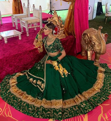 Worldwide Weddings/Celebs Blog on Instagram: “Can’t and won’t ever get enough of @chaarvi in her green Sabyasachi outfit 🤤👸🏽✨💚 Total bridal perfection 💕🙌🏽😍 Photos by @sutejphoto Hair…” Bottle Green Bridal Lehenga, Green Bandhani Lehenga, Bottle Green Lehenga, Rajasthani Dress, Designer Bridal Lehenga Choli, Indian Bride Outfits, Lehnga Dress, Bridal Lehenga Collection, Designer Bridal Lehenga