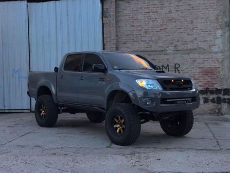 Hilux Mods, Aesthetic Car Wallpaper, Highlander Toyota, Car Stunt, Toyota Pickup 4x4, Aesthetic Car Wallpapers, Cars Tattoo, Wallpapers Cars, Toyota Truck