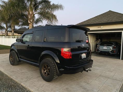 Joey Abundiz on Instagram: “I’m getting tons of DMs about the Element set up. I have a @aerogenics lift kit. 1.5s in the front and 1.0s in the rear.. wheels are a…” Lifted Honda Element, Honda Element Lifted, Honda Element Camping, 2006 Honda Pilot, Off Road Cars, Scion Xb, Chevy Express, Honda Element, Honda Ridgeline