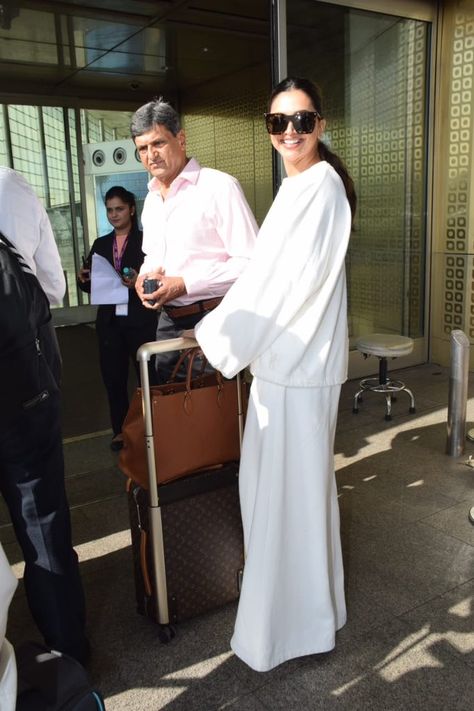 Deepika Airport Looks, Deepika Padukone Airport Look, Mumbai Airport, Deepika Padukone Style, Airport Look, Coord Set, Model Aesthetic, Cute Everyday Outfits, Deepika Padukone